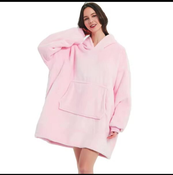 WhatsApp Image 2025-09-12 at 01.01.59 (4) Hugello™ Hoodie Blanket – Confort XXL Ultra-Doux (Rose Pastel)